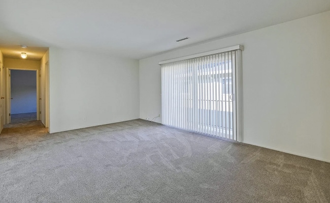 Building Photo - Spacious 3 Bed 2 Bath Condo Located Walking Distance to California Ave.