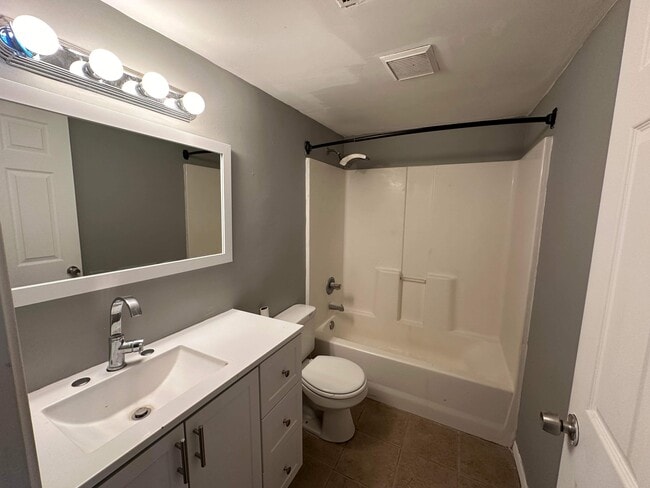 Building Photo - 609 San Clemente Ave NW