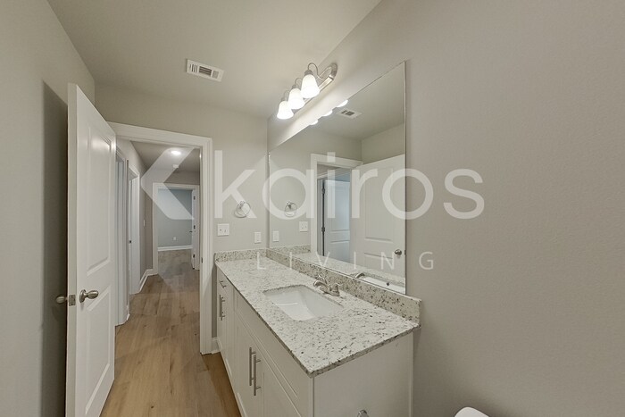 Building Photo - 13709 Pinyon Dr