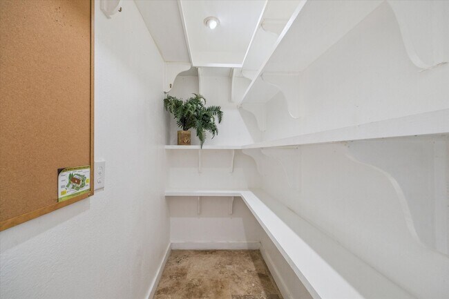 Building Photo - 1711 Chestnut Ridge Rd