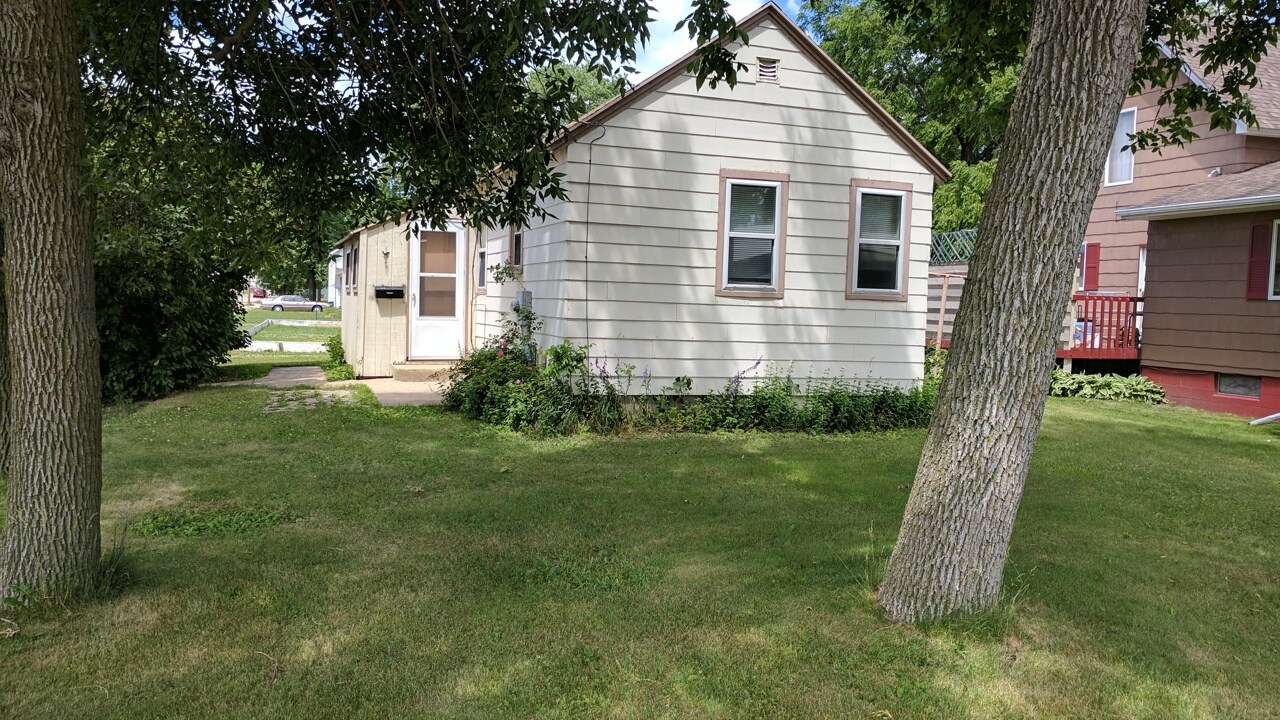 Building Photo - 200 11th St NE