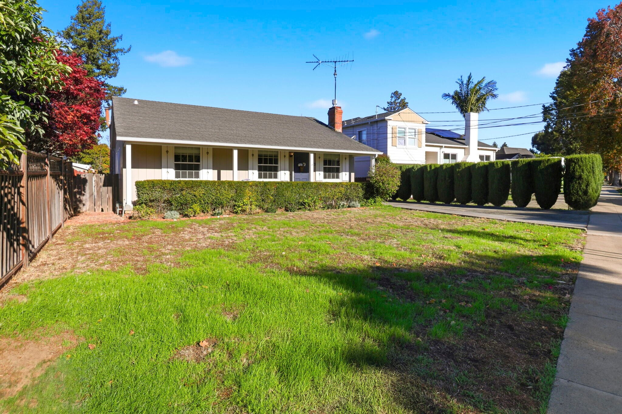 Building Photo - 740 Laurel Ave