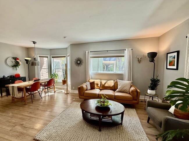 Building Photo - Distinguished 4 bed, 2 bath Bungalow in the Old North End