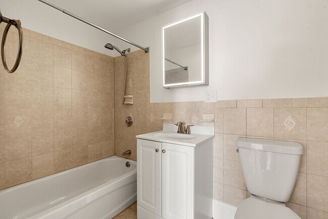 Building Photo - 294 Meridian St