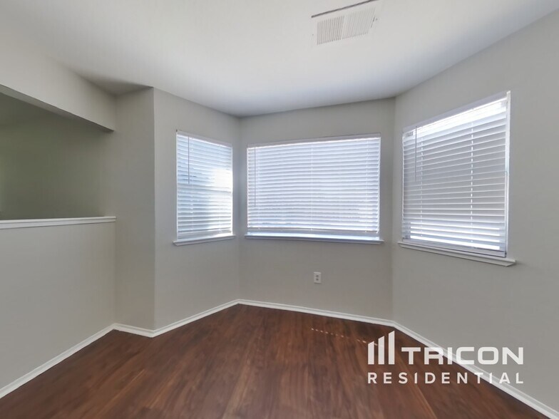 Building Photo - 1208 Cape Cod Dr