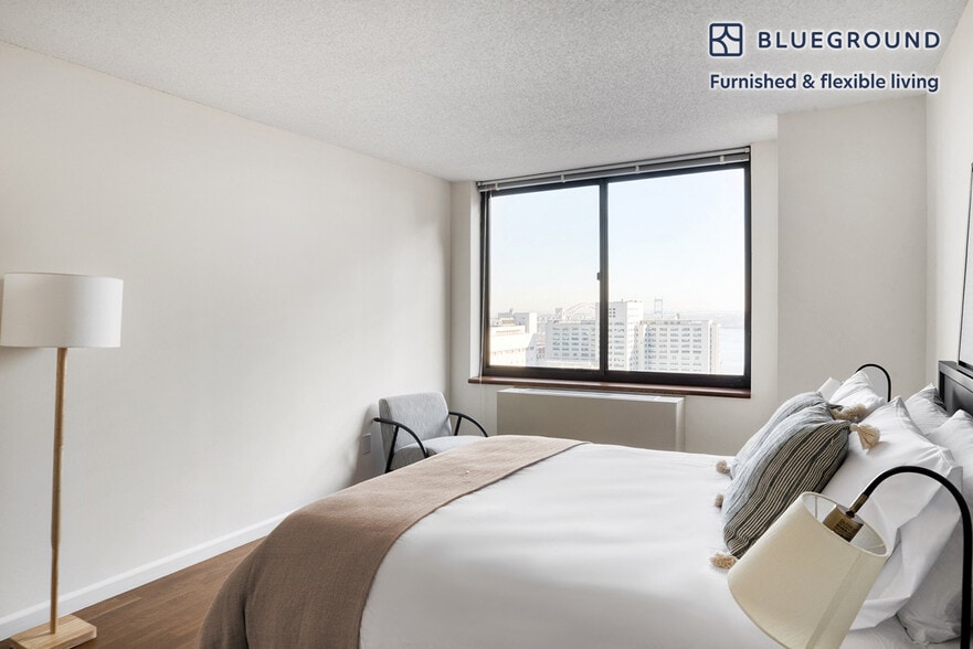 Building Photo - 175 E 96th St