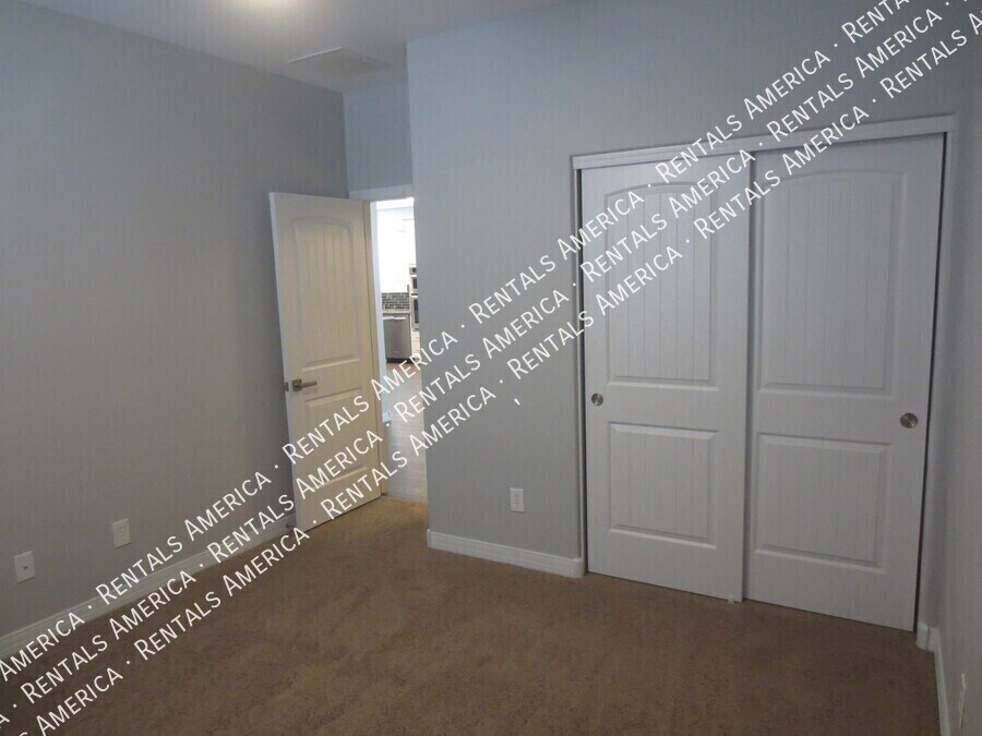 Building Photo - 3636 E Lodgepole Dr