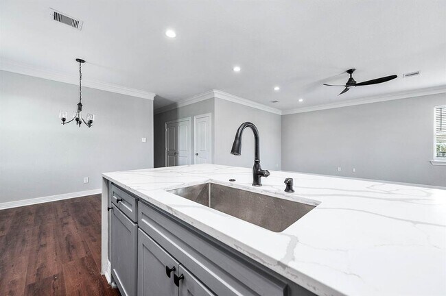 Building Photo - 4014 Mitote Dr