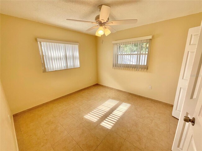 Building Photo - 3127 Corona Dr