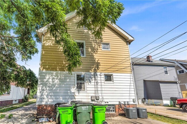 Building Photo - 2133 W 98th St