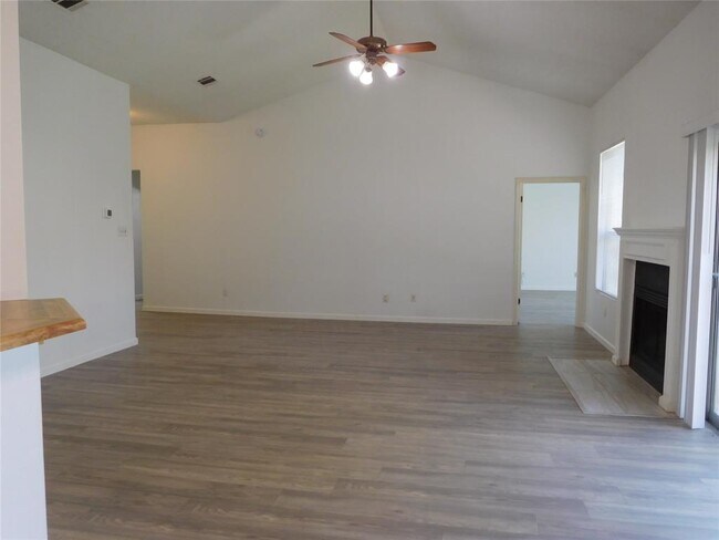 Building Photo - 2202 Quiet Wood Dr