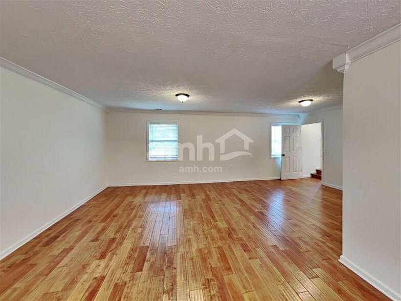 Building Photo - 502 Silver Maple Ln