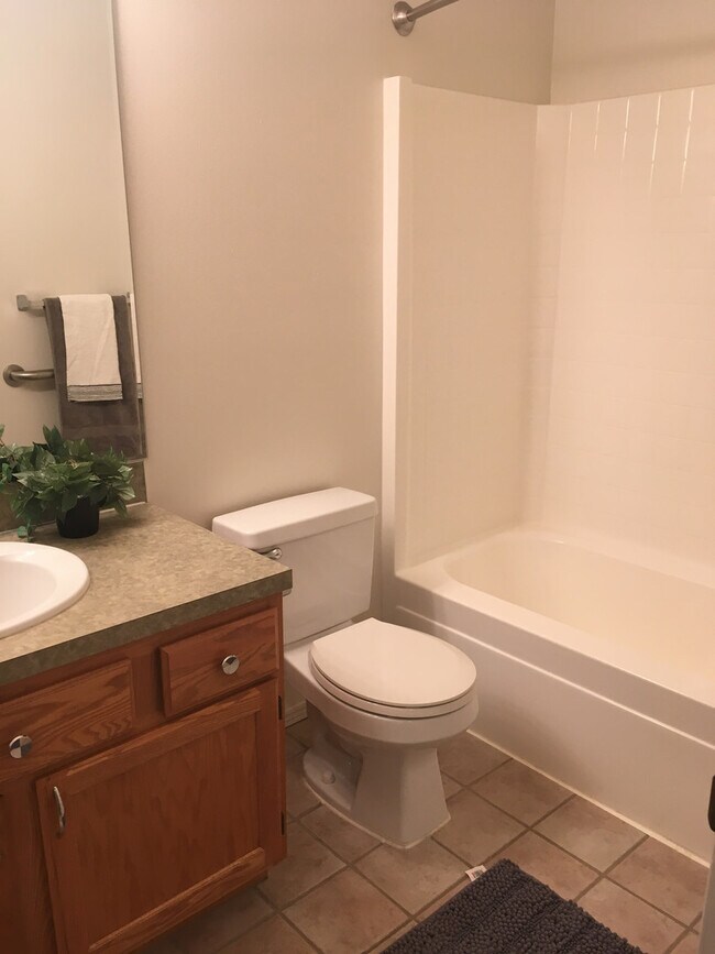 Building Photo - Your Terrace Heights Retreat- Spacious com...