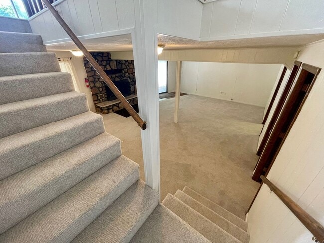 Building Photo - Unique 4 Bedroom Home on Dead-End Road w/ ...