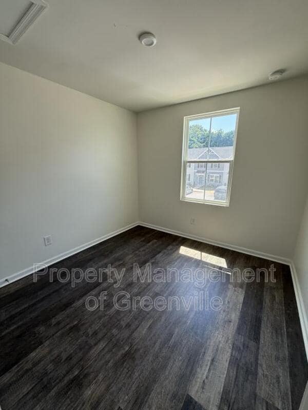 Building Photo - 103 Fernside Ct