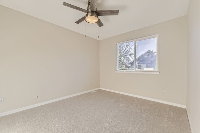 Building Photo - 4 bedroom, 2 1/2 bath home with attached 2...