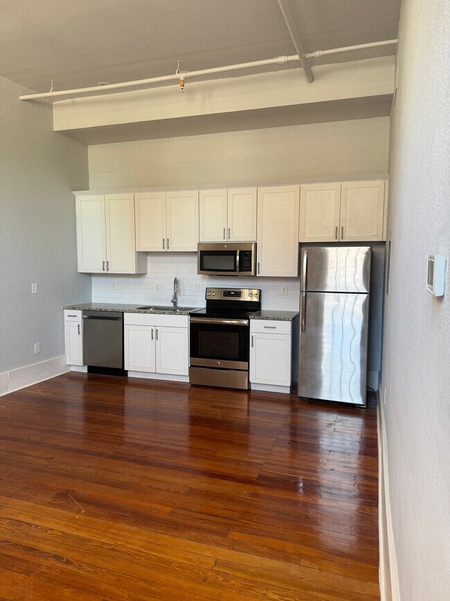 Building Photo - 1090 10th St N