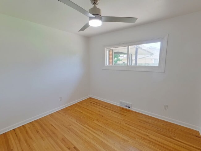 Building Photo - 2520 N Perry Ave