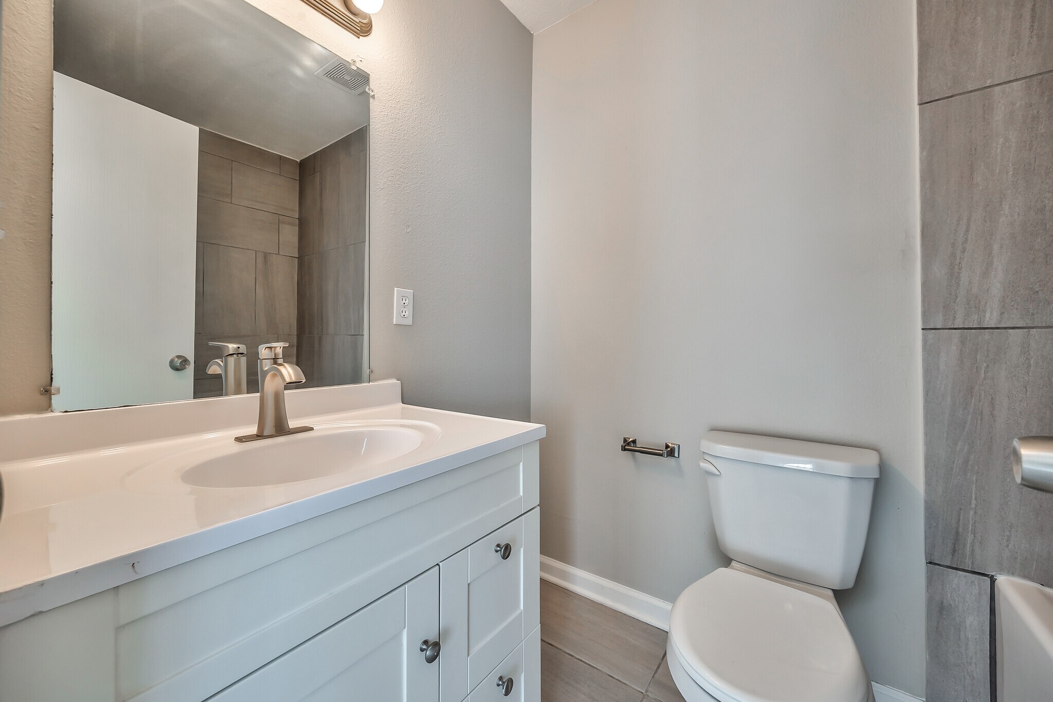 Building Photo - 1489 E 120th St