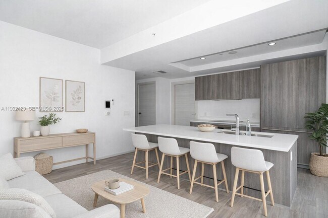 Building Photo - 801 S Miami Ave