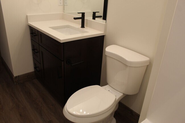 Building Photo - K573LI