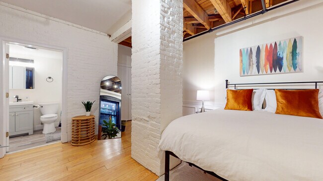 Building Photo - 19 Stanhope St