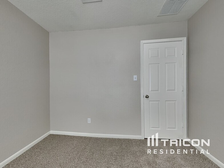 Building Photo - 210 Teron Dr