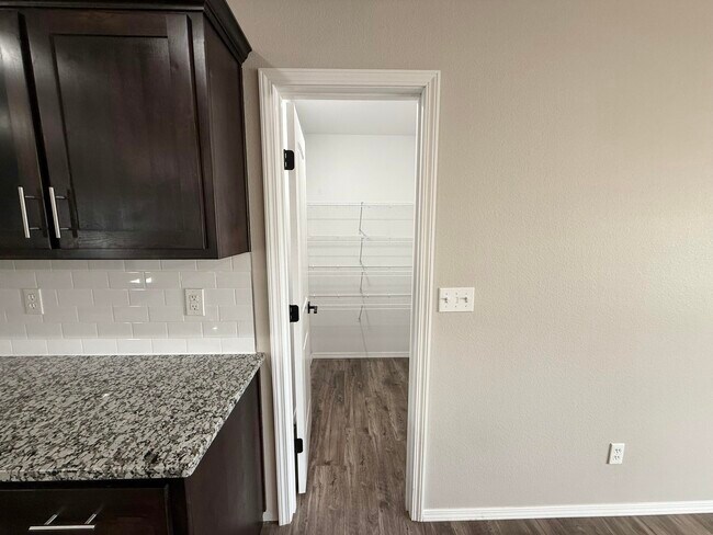 Building Photo - 633 S Southgate Dr