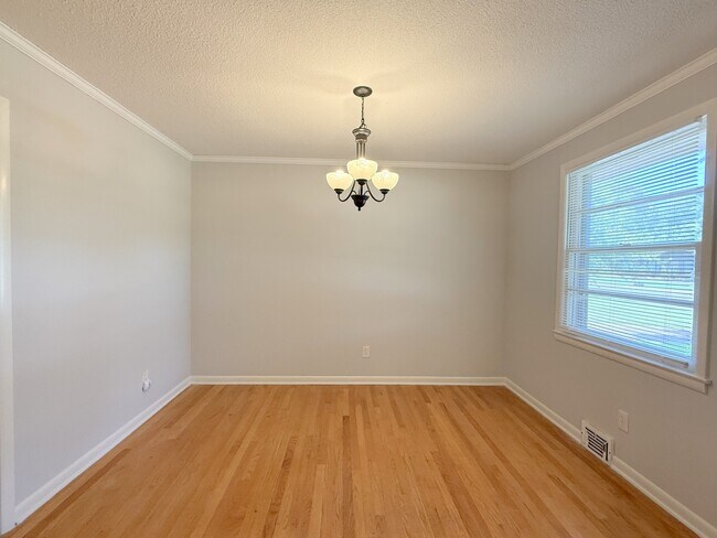 Building Photo - 7620 Charlotte Dr SW