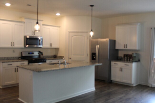 Building Photo - 210 Meadowland Ln