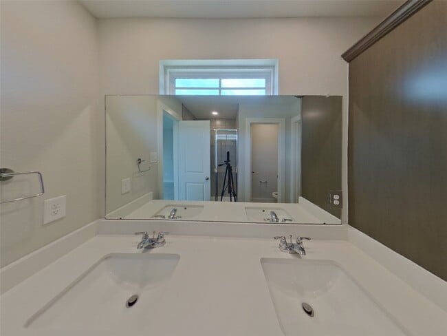 Building Photo - 9835 Willow Creek Commerce Dr