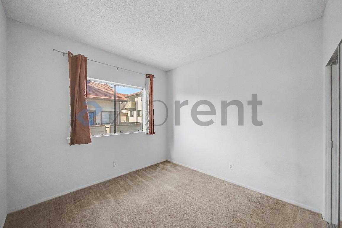 Building Photo - Unit 6