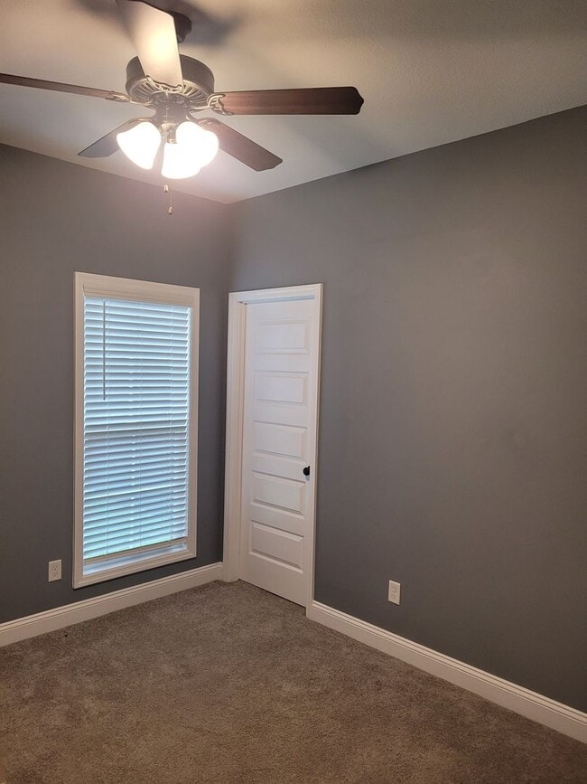 Building Photo - Elegant 4-Bedroom Home with Gourmet Kitchen, Luxurious Primary Suite & Fenced Yard in Hahira!