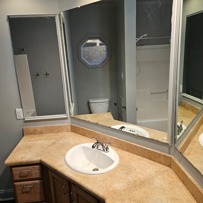 Building Photo - 21 Little Oak Rd