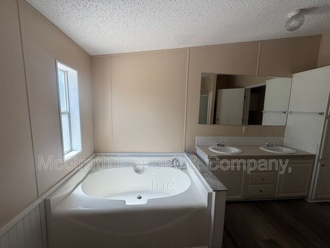 Building Photo - 12703 Lovers Ln