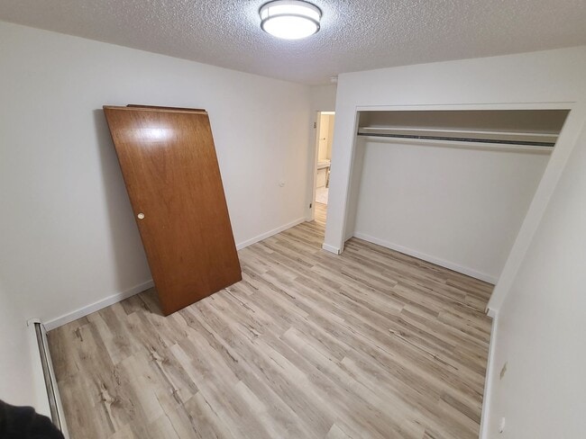 Building Photo - Knowles 4-Plex