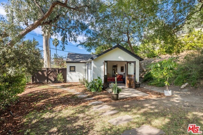 Building Photo - 5721 Valley Oak Dr