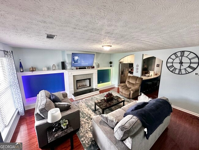 Building Photo - 3353 Medina Dr