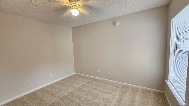 Building Photo - 4781 Playschool Dr