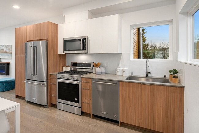 Building Photo - Stylish, Bright and Efficient 2 bed 1.75 B...