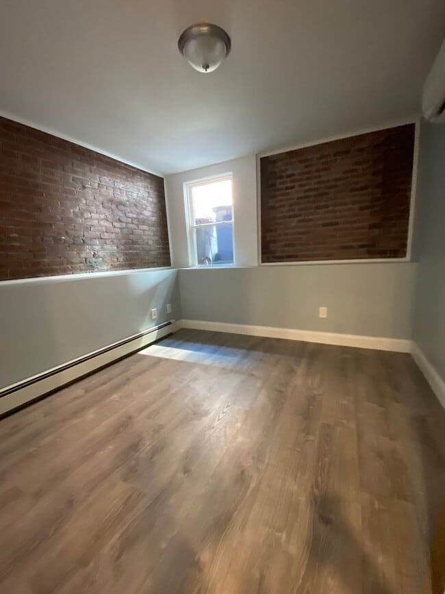 Building Photo - Gut Renovated Garden Level 4 Bed/2 Bath on Kelton St in Allston