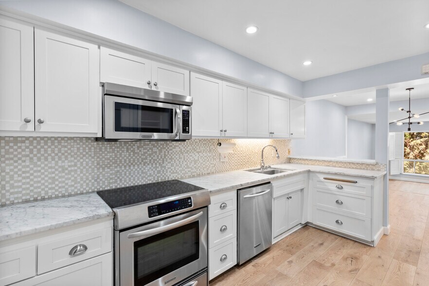 Building Photo - 4807 Woodley Ave