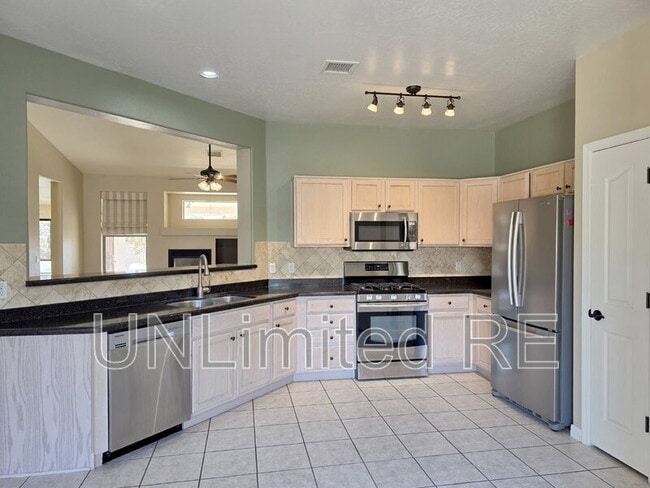 Building Photo - 1041 S Vista Grande Dr