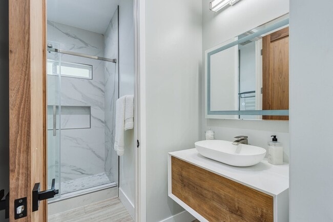 Building Photo - 10068 Russell Ave