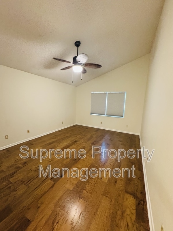 Building Photo - 2437 Bucknell Dr