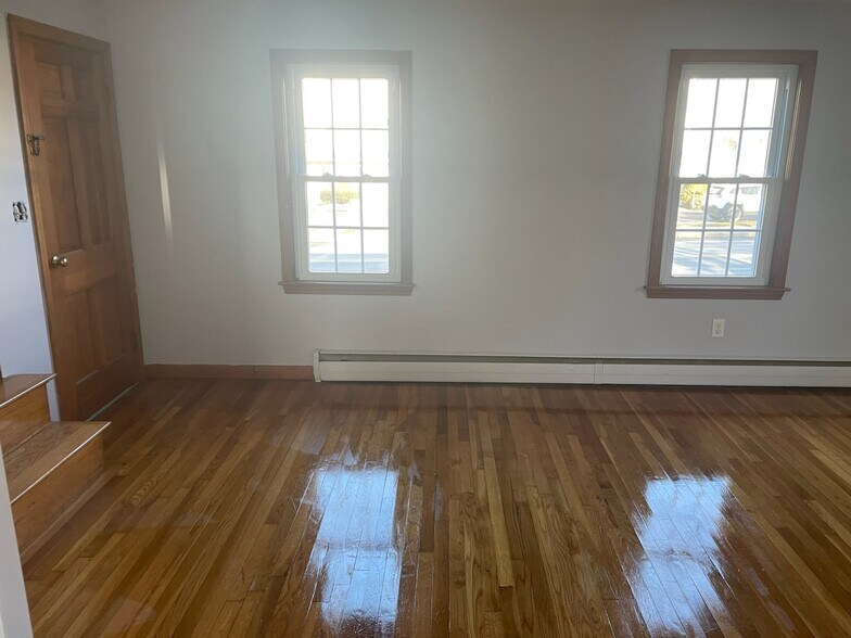 Living room - 405 High St