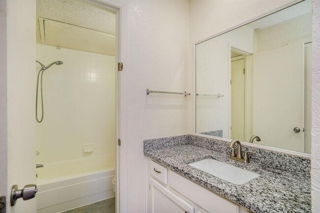 Building Photo - 3628 Hulen Park Cir