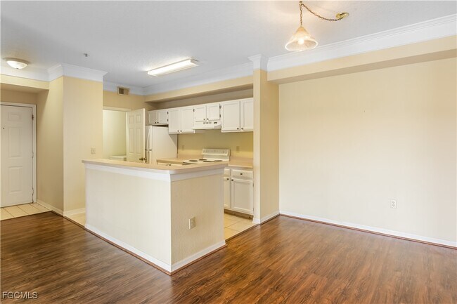 Building Photo - 11490 Villa Grand