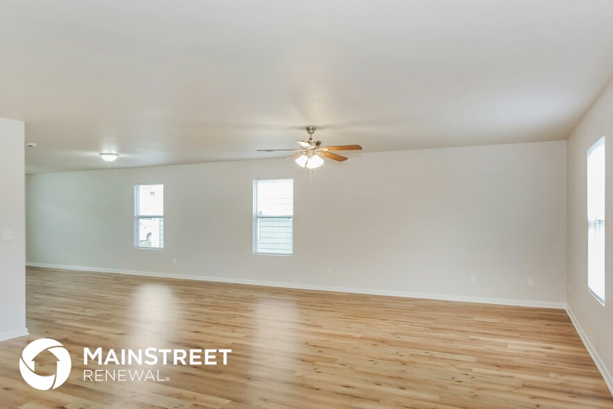Building Photo - 215 Farmington Dr