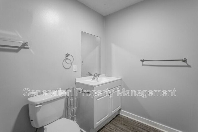 Building Photo - 112 Van Cleve St